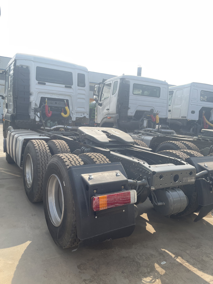 SINOTRUK HOWO 420HP TRACTOR HEAD - شاحنة جرار: صور 5 SINOTRUK HOWO 420HP TRACTOR HEAD - شاحنة جرار: صور 5