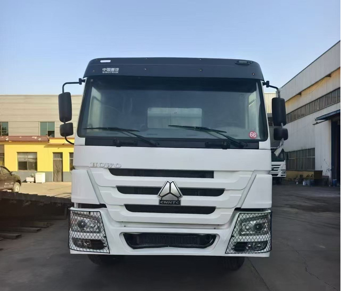 SINOTRUK HOWO 8*4 WITH FENCE - شاحنة نقل المواشي شاحنة: صور 5 SINOTRUK HOWO 8*4 WITH FENCE - شاحنة نقل المواشي شاحنة: صور 5