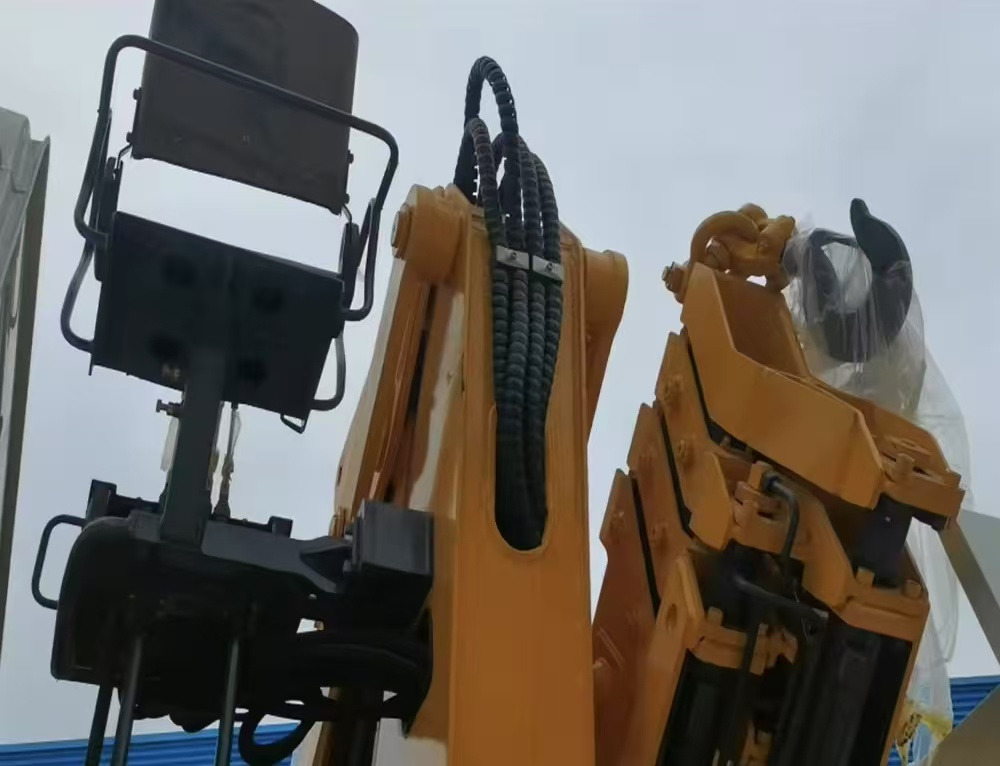 SINOTRUK HOWO 8 TON TRUCK-MOUNTED CRANE - شاحنة كرين: صور 3 SINOTRUK HOWO 8 TON TRUCK-MOUNTED CRANE - شاحنة كرين: صور 3