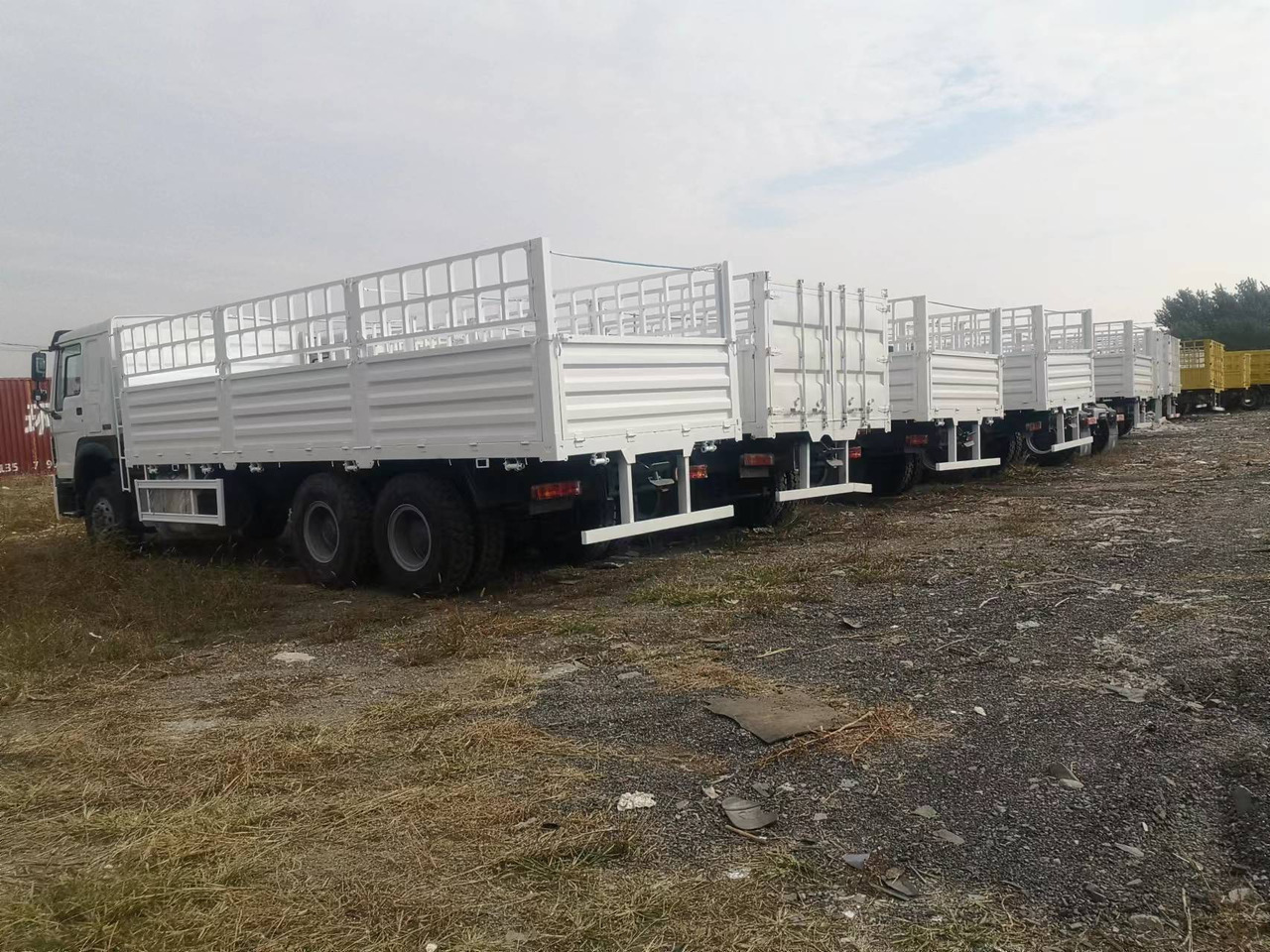 SINOTRUK HOWO DUMP TRUCK LIVESTOCK TRUCK WITH FENCE 371 380 400 420 460 HP - شاحنة نقل المواشي شاحنة: صور 2 SINOTRUK HOWO DUMP TRUCK LIVESTOCK TRUCK WITH FENCE 371 380 400 420 460 HP - شاحنة نقل المواشي شاحنة: صور 2