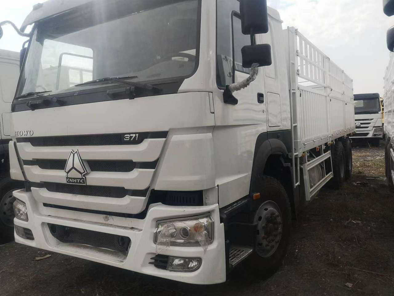 SINOTRUK HOWO DUMP TRUCK LIVESTOCK TRUCK WITH FENCE 371 380 400 420 460 HP - شاحنة نقل المواشي شاحنة: صور 5 SINOTRUK HOWO DUMP TRUCK LIVESTOCK TRUCK WITH FENCE 371 380 400 420 460 HP - شاحنة نقل المواشي شاحنة: صور 5