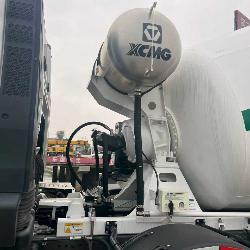 SINOTRUK HOWO TX350 EURO 5 - شاحنة خلاطة خرسانة: صور 3 SINOTRUK HOWO TX350 EURO 5 - شاحنة خلاطة خرسانة: صور 3