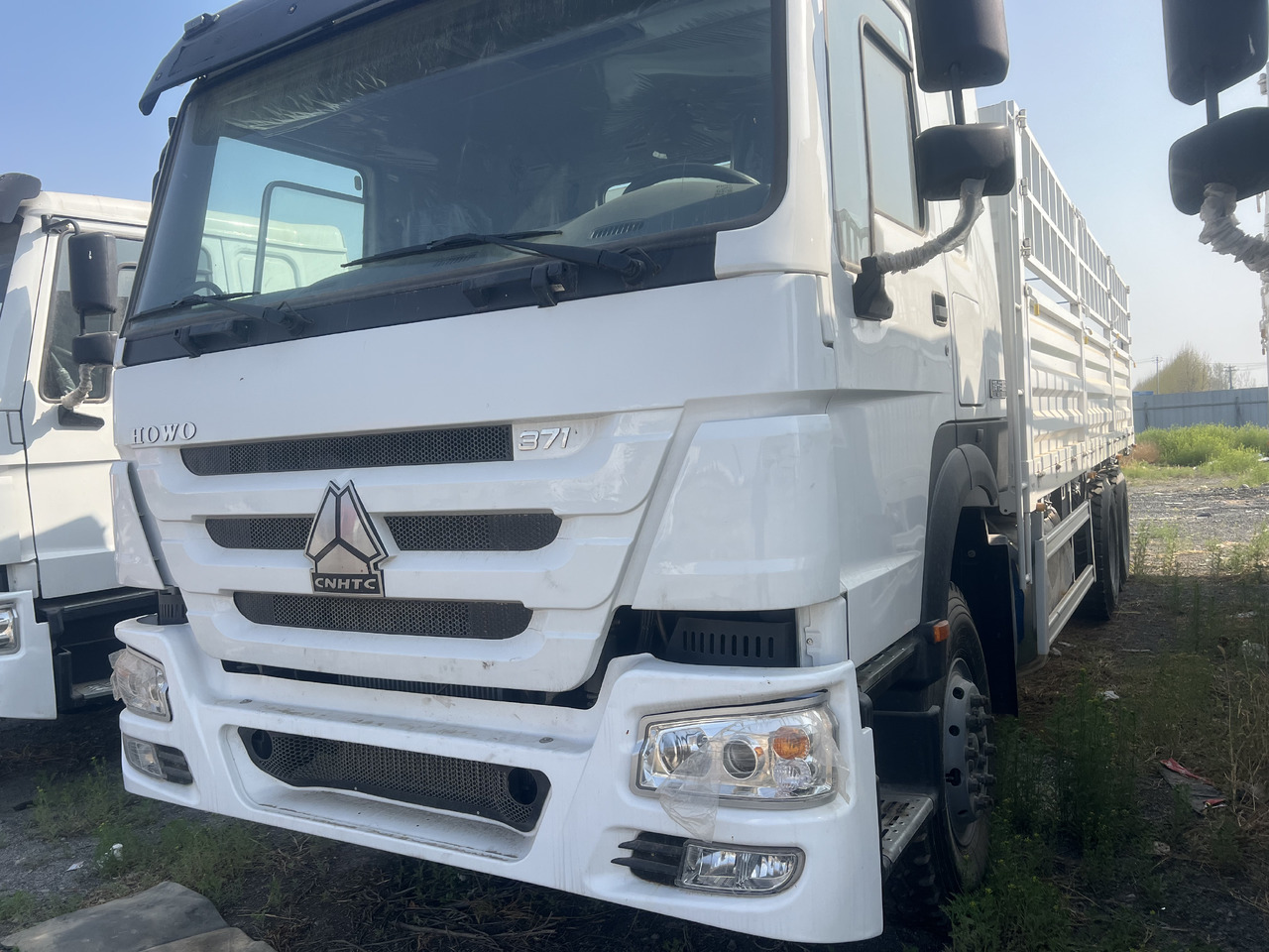 SINOTRUK HOWO Tipper Dump Truck with Fence 6*4 8*4 - شاحنة نقل المواشي شاحنة: صور 2 SINOTRUK HOWO Tipper Dump Truck with Fence 6*4 8*4 - شاحنة نقل المواشي شاحنة: صور 2