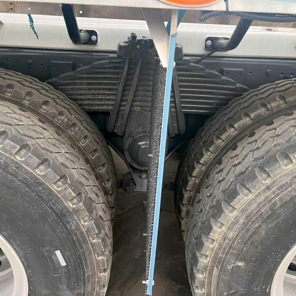 SINOTRUK TX350 HOWO Euro5 STAGE 5 TIER FIVE - شاحنة خلاطة خرسانة: صور 5 SINOTRUK TX350 HOWO Euro5 STAGE 5 TIER FIVE - شاحنة خلاطة خرسانة: صور 5