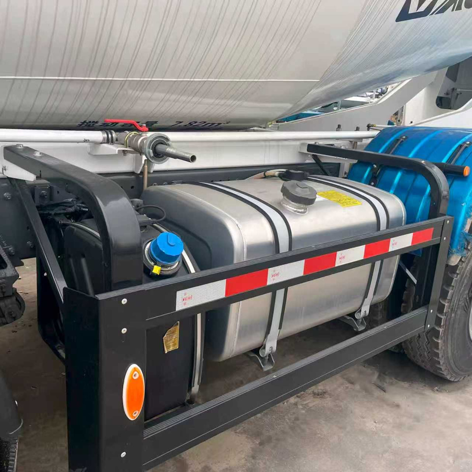 SINOTRUK TX350 HOWO Euro5 STAGE 5 TIER FIVE - شاحنة خلاطة خرسانة: صور 4 SINOTRUK TX350 HOWO Euro5 STAGE 5 TIER FIVE - شاحنة خلاطة خرسانة: صور 4