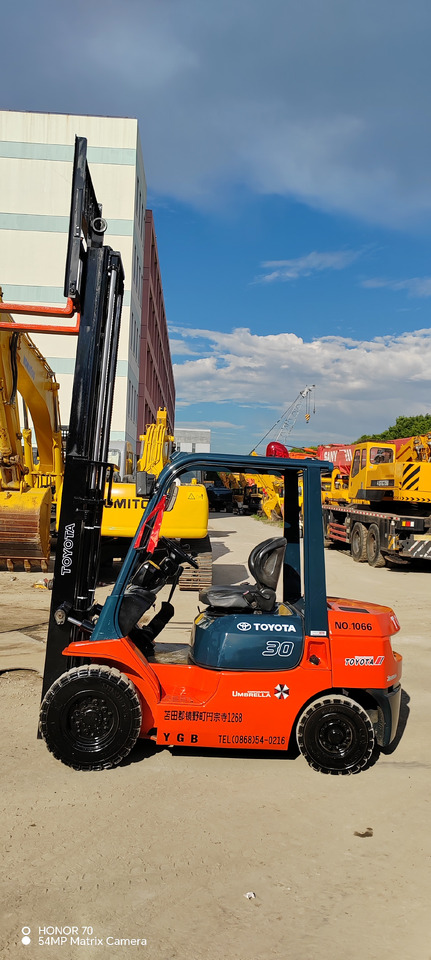 TOYOTA FD30 - رافعة شوكية ديزل: صور 3 TOYOTA FD30 - رافعة شوكية ديزل: صور 3