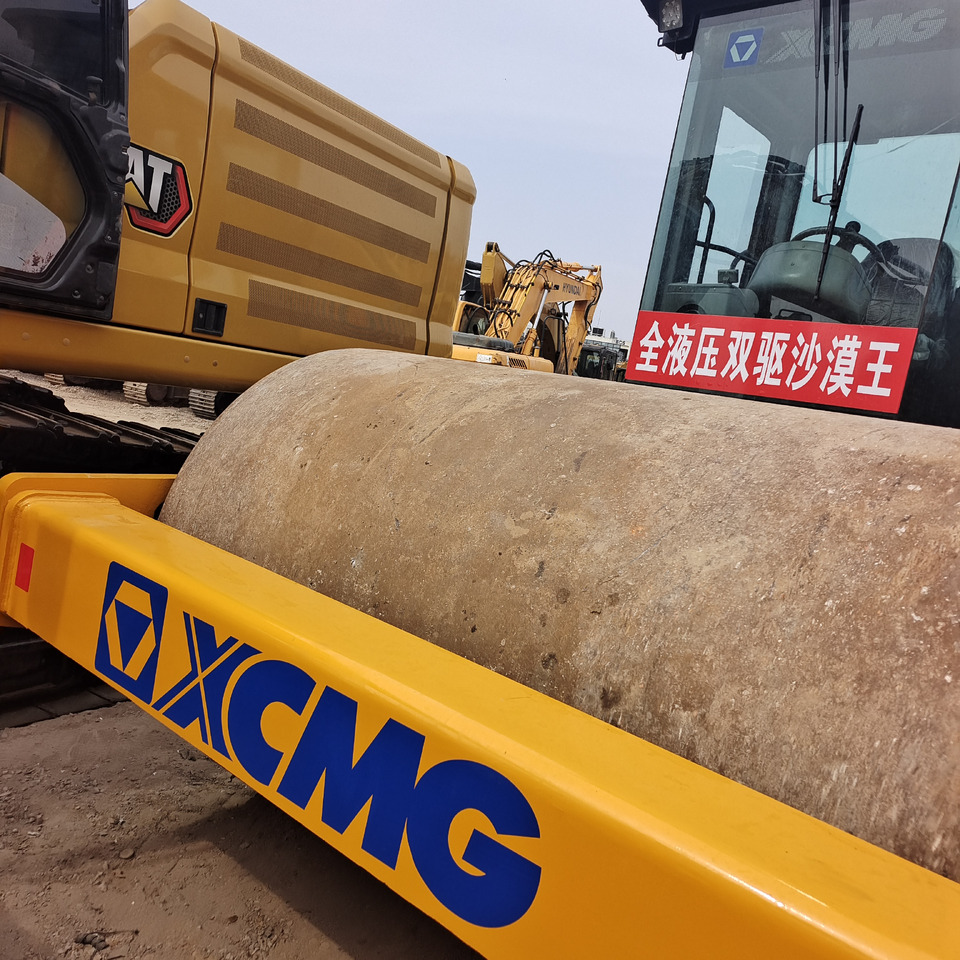 XCMG XS 143J - مدحلة الأسفلت: صور 2 XCMG XS 143J - مدحلة الأسفلت: صور 2