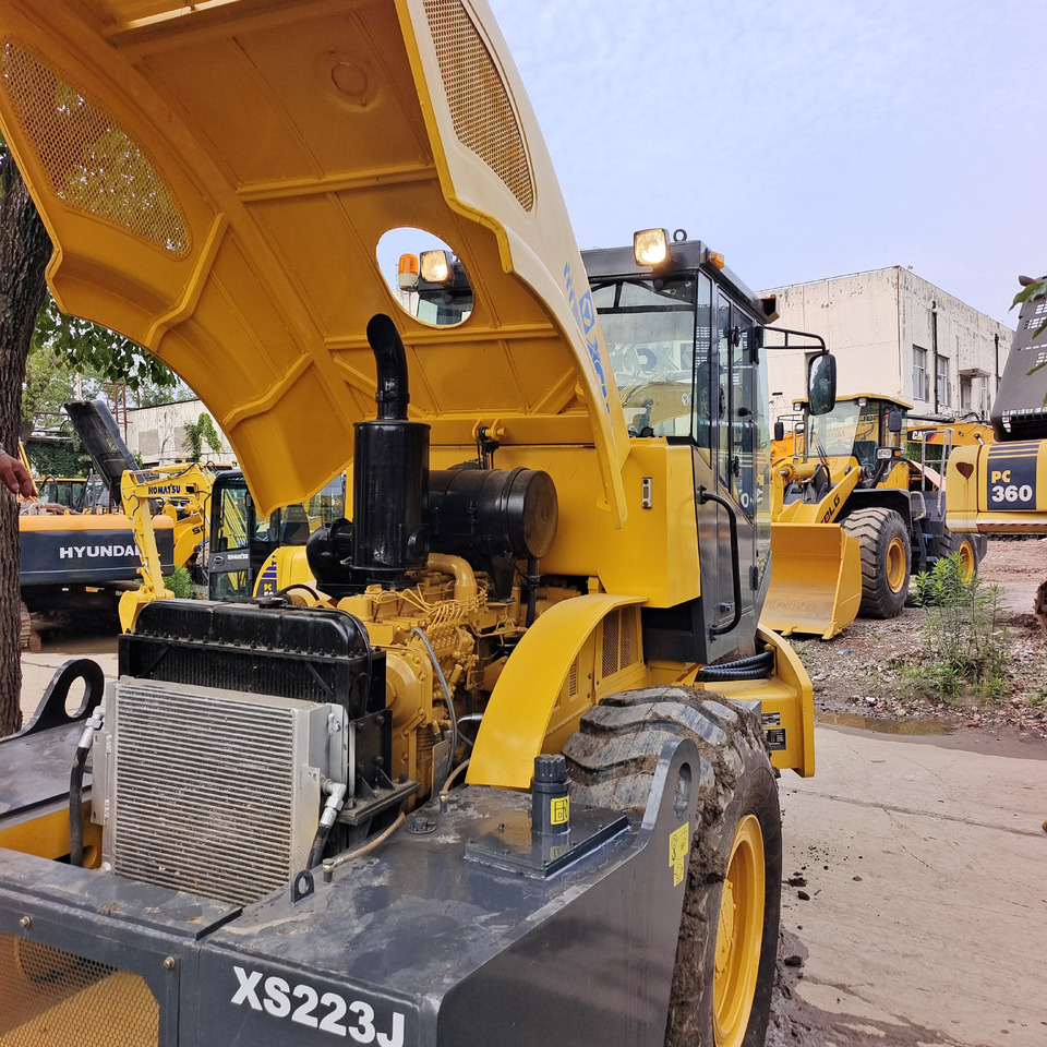 XCMG XS 223J - مدحلة الأسفلت: صور 4 XCMG XS 223J - مدحلة الأسفلت: صور 4