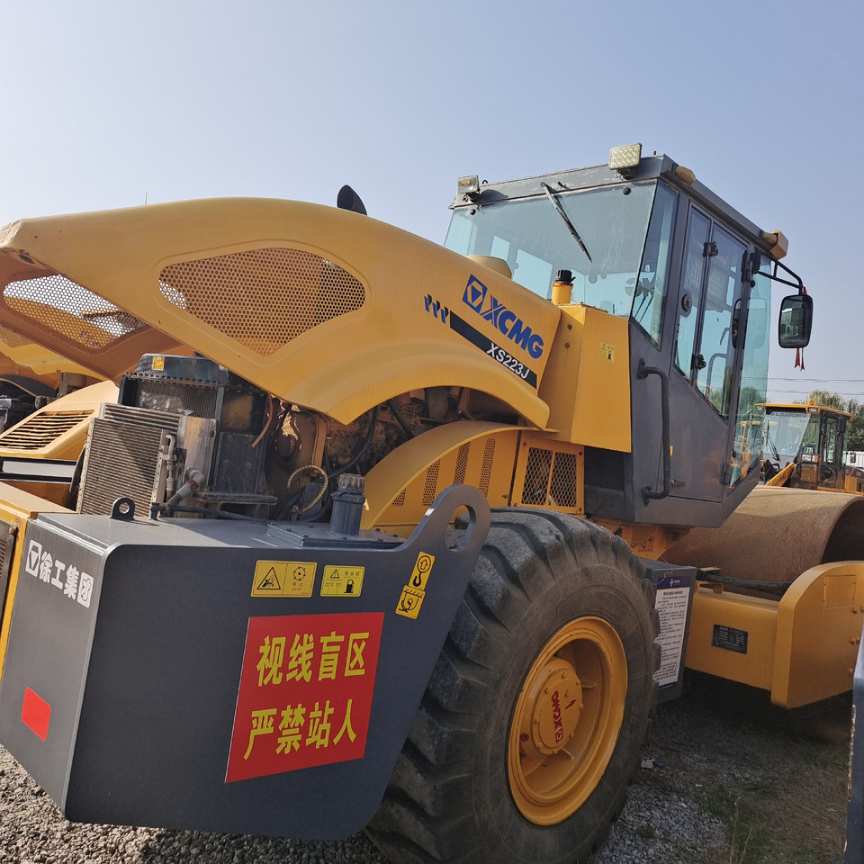 XCMG XS 223J - مدحلة الأسفلت: صور 4 XCMG XS 223J - مدحلة الأسفلت: صور 4