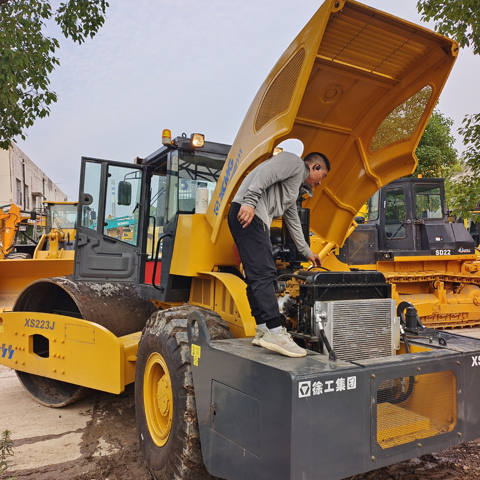 XCMG XS 223J - مدحلة الأسفلت: صور 1 XCMG XS 223J - مدحلة الأسفلت: صور 1