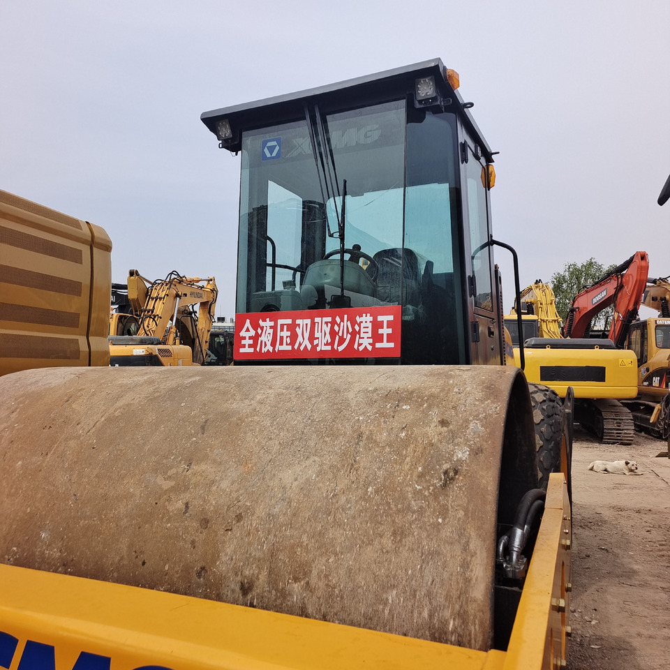 XCMG XS143J - مدحلة الأسفلت: صور 2 XCMG XS143J - مدحلة الأسفلت: صور 2