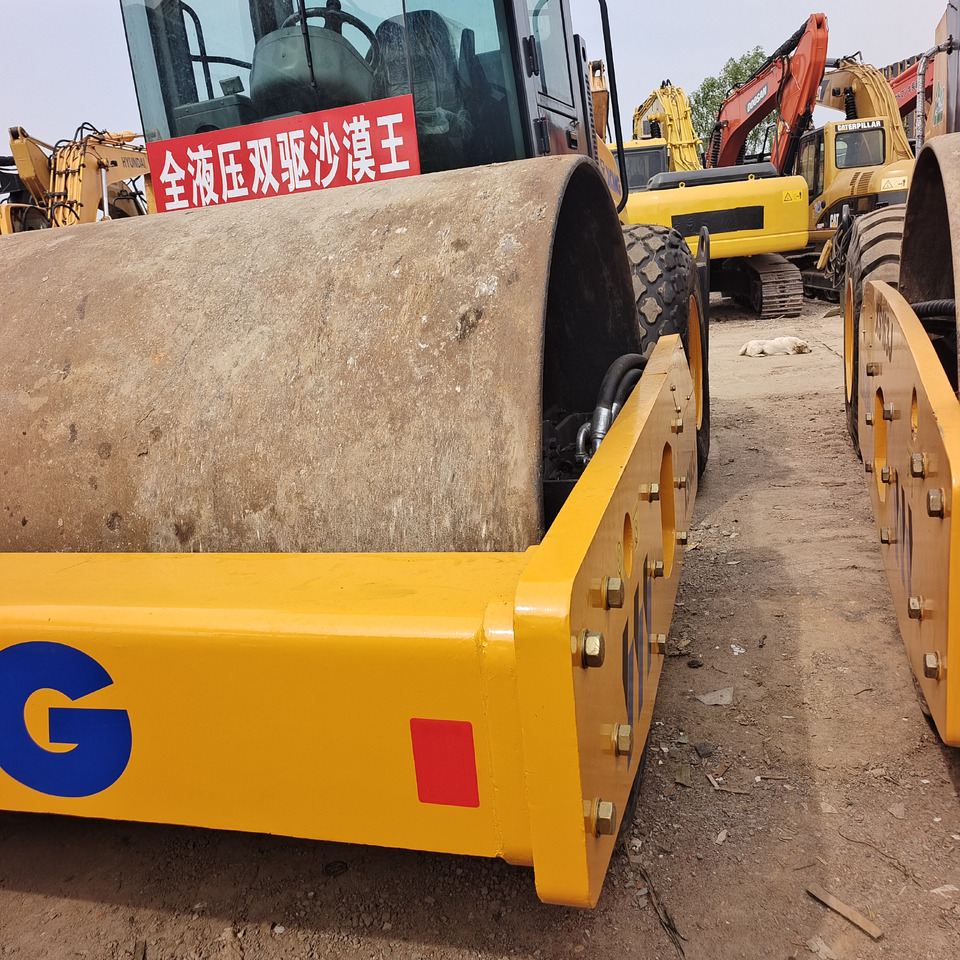 XCMG XS143J - مدحلة الأسفلت: صور 3 XCMG XS143J - مدحلة الأسفلت: صور 3