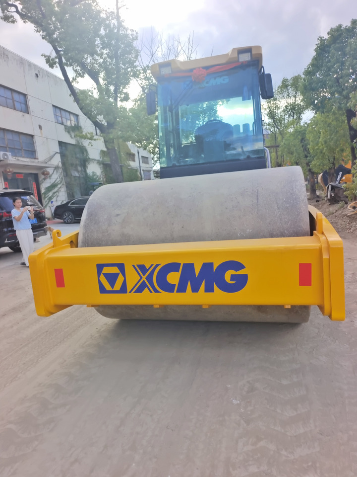 XCMG XS223J - مدحلة الأسفلت: صور 4 XCMG XS223J - مدحلة الأسفلت: صور 4
