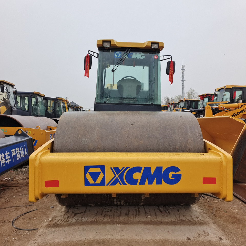 XCMG XS223J - مدحلة الأسفلت: صور 4 XCMG XS223J - مدحلة الأسفلت: صور 4