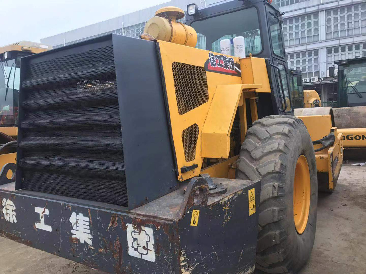 XCMG XS263J - مدحلة الأسفلت: صور 3 XCMG XS263J - مدحلة الأسفلت: صور 3