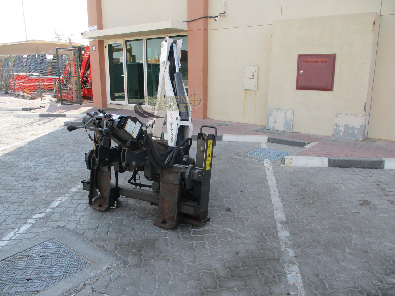 BOBCAT Skid Steer R30S Backhoe Attachment - بكت شيول - شيول صغير: صور 4 BOBCAT Skid Steer R30S Backhoe Attachment - بكت شيول - شيول صغير: صور 4