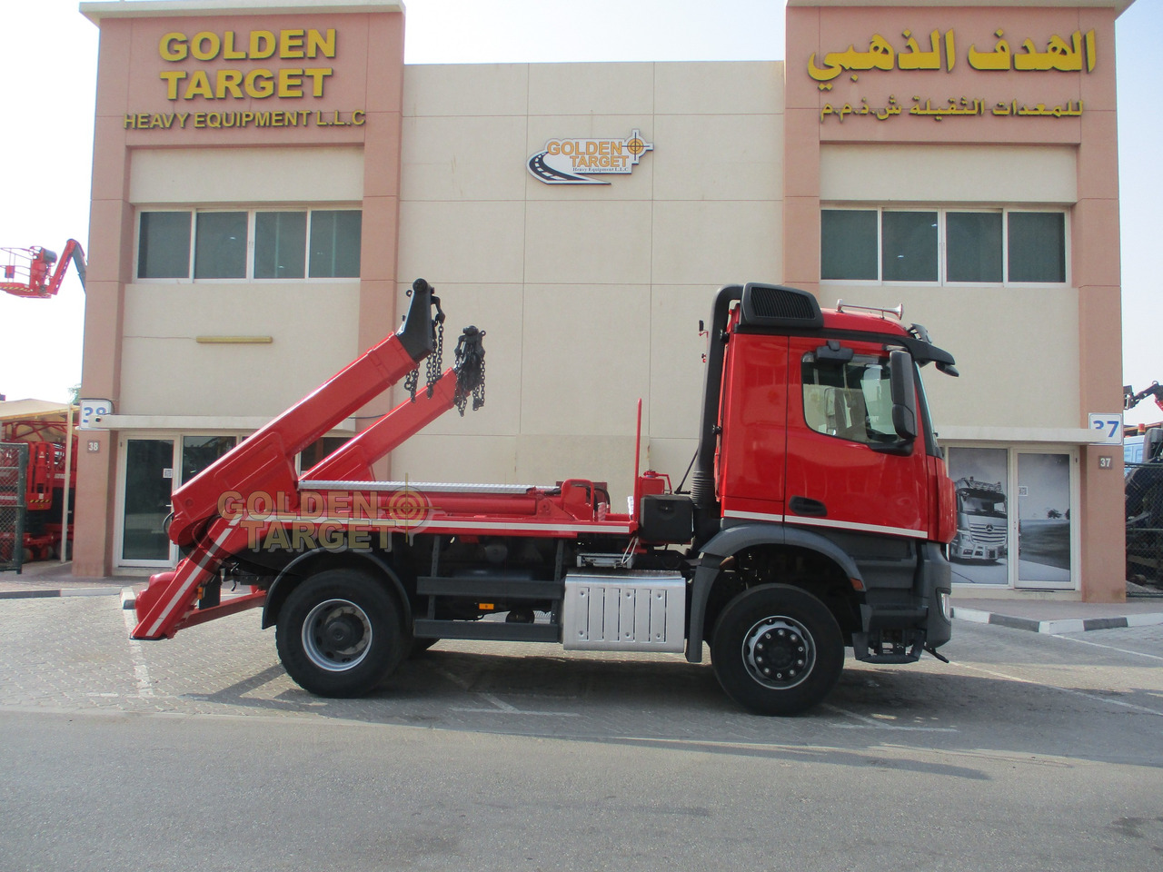 MERCEDES-BENZ Arocs 1832 4x2 Skip Loader - شاحنات قابلة للفك شاحنة: صور 5 MERCEDES-BENZ Arocs 1832 4x2 Skip Loader - شاحنات قابلة للفك شاحنة: صور 5