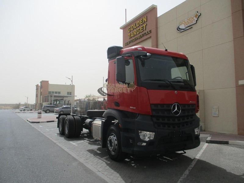 Mercedes-Benz Arocs 3348 - الشاسية نصف مقطورة: صور 1 Mercedes-Benz Arocs 3348 - الشاسية نصف مقطورة: صور 1