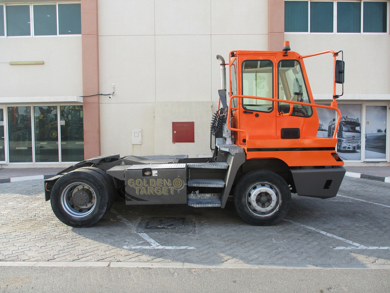 Terberg YT222 4x2 Terminal Truck - جرارات صالات المطارات: صور 5 Terberg YT222 4x2 Terminal Truck - جرارات صالات المطارات: صور 5