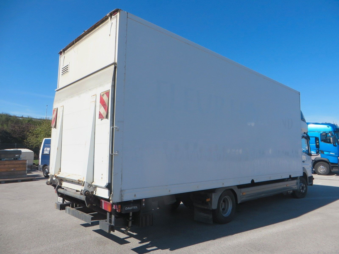 Mercedes-Benz Atego 1024 Box body with tail lift - بصندوق مغلق شاحنة: صور 3 Mercedes-Benz Atego 1024 Box body with tail lift - بصندوق مغلق شاحنة: صور 3