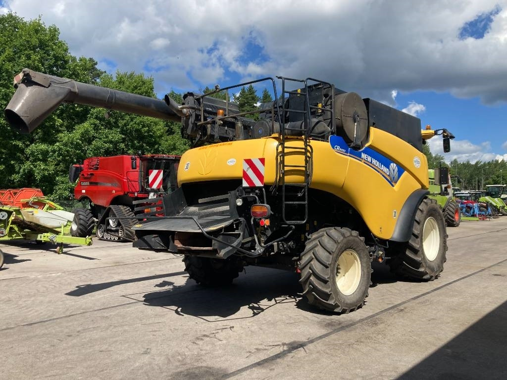 New Holland CR 9090 - حصادة شاملة: صور 3 New Holland CR 9090 - حصادة شاملة: صور 3