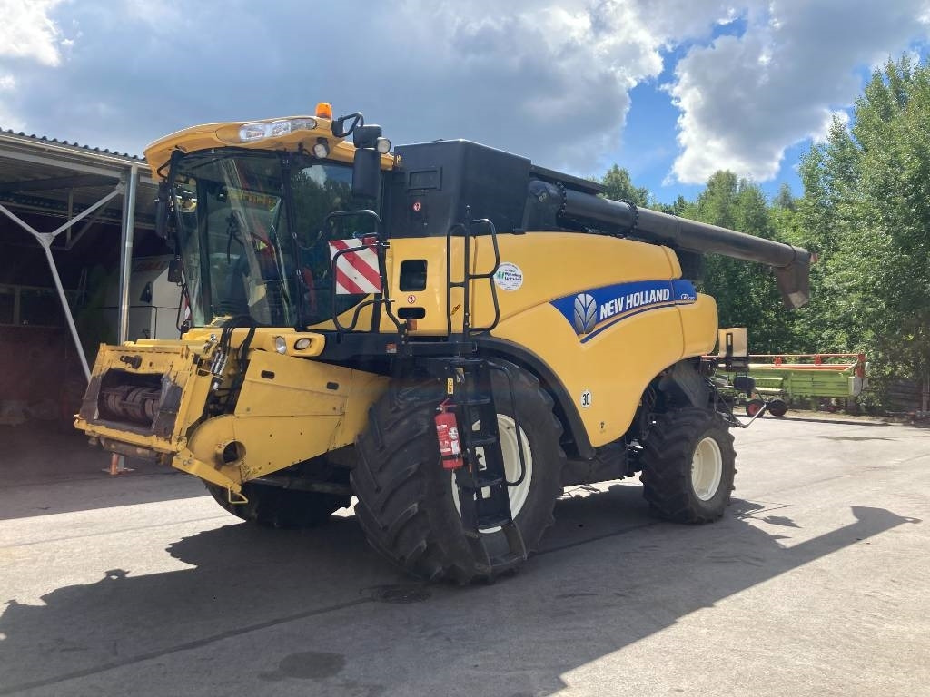 New Holland CR 9090 - حصادة شاملة: صور 2 New Holland CR 9090 - حصادة شاملة: صور 2