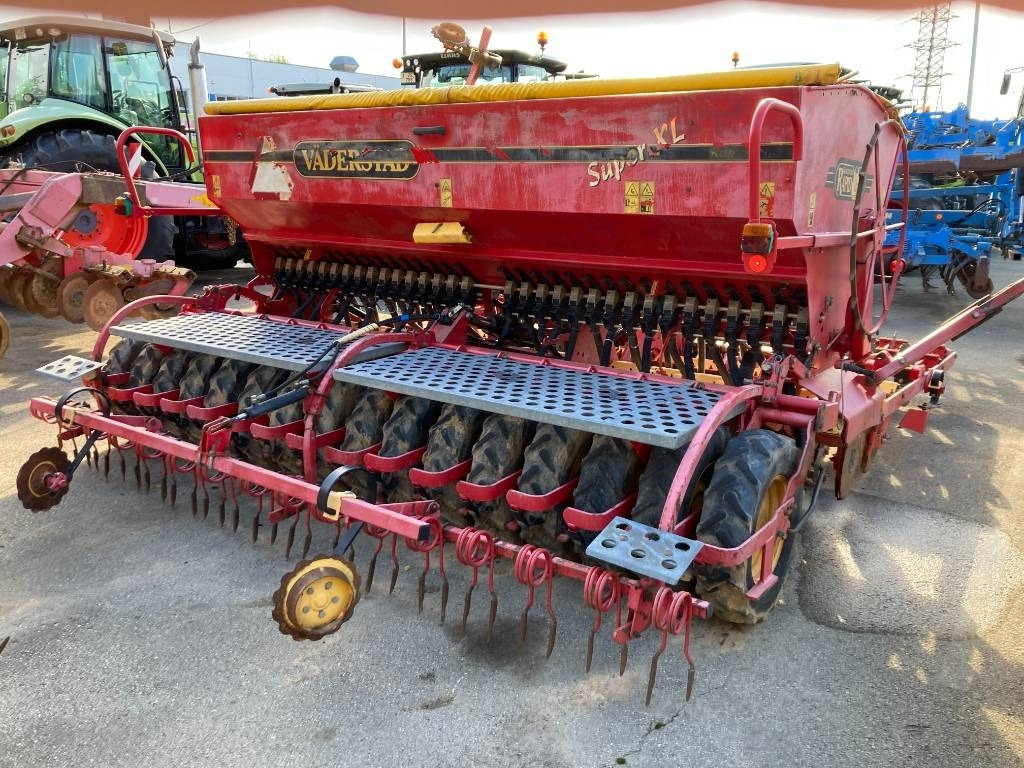 Vaderstad Rapid 400C - الة بذر: صور 4 Vaderstad Rapid 400C - الة بذر: صور 4