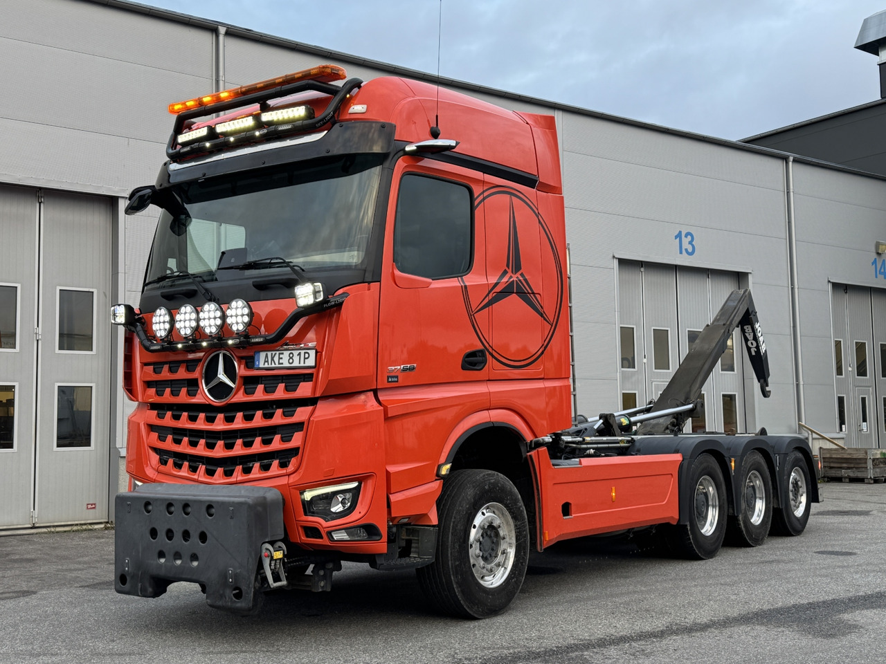 Tridemväxlare Mercedes-Benz Arocs 3758 -2023 | JOAB 24 ton | Plogutrustad - شاحنة ذات الخطاف: صور 1 Tridemväxlare Mercedes-Benz Arocs 3758 -2023 | JOAB 24 ton | Plogutrustad - شاحنة ذات الخطاف: صور 1