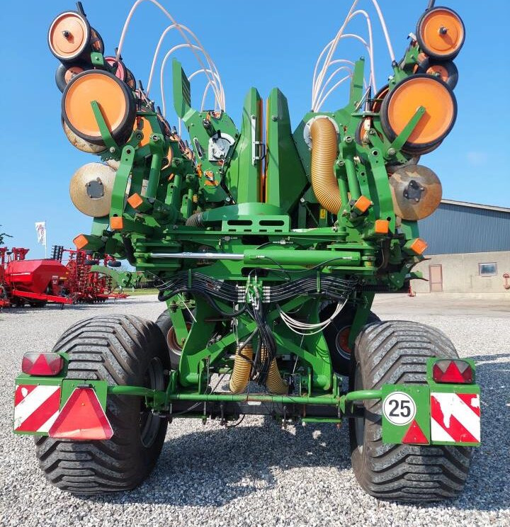 Amazone EDX 9000-T - 12 rækket - وضع البذور فى خطوط: صور 2 Amazone EDX 9000-T - 12 rækket - وضع البذور فى خطوط: صور 2