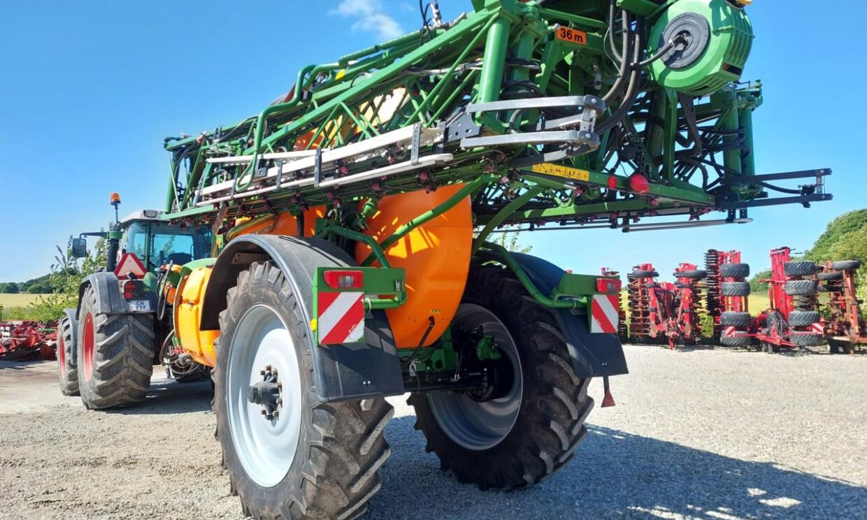 Amazone UX 6200 SUPER - 36-30-24m - آلة الرش المقطورة: صور 4 Amazone UX 6200 SUPER - 36-30-24m - آلة الرش المقطورة: صور 4