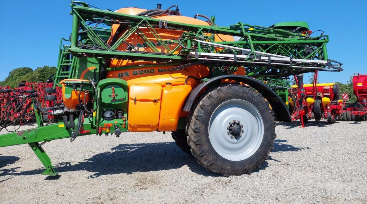 Amazone UX 6200 SUPER - 36-30-24m - آلة الرش المقطورة: صور 3 Amazone UX 6200 SUPER - 36-30-24m - آلة الرش المقطورة: صور 3