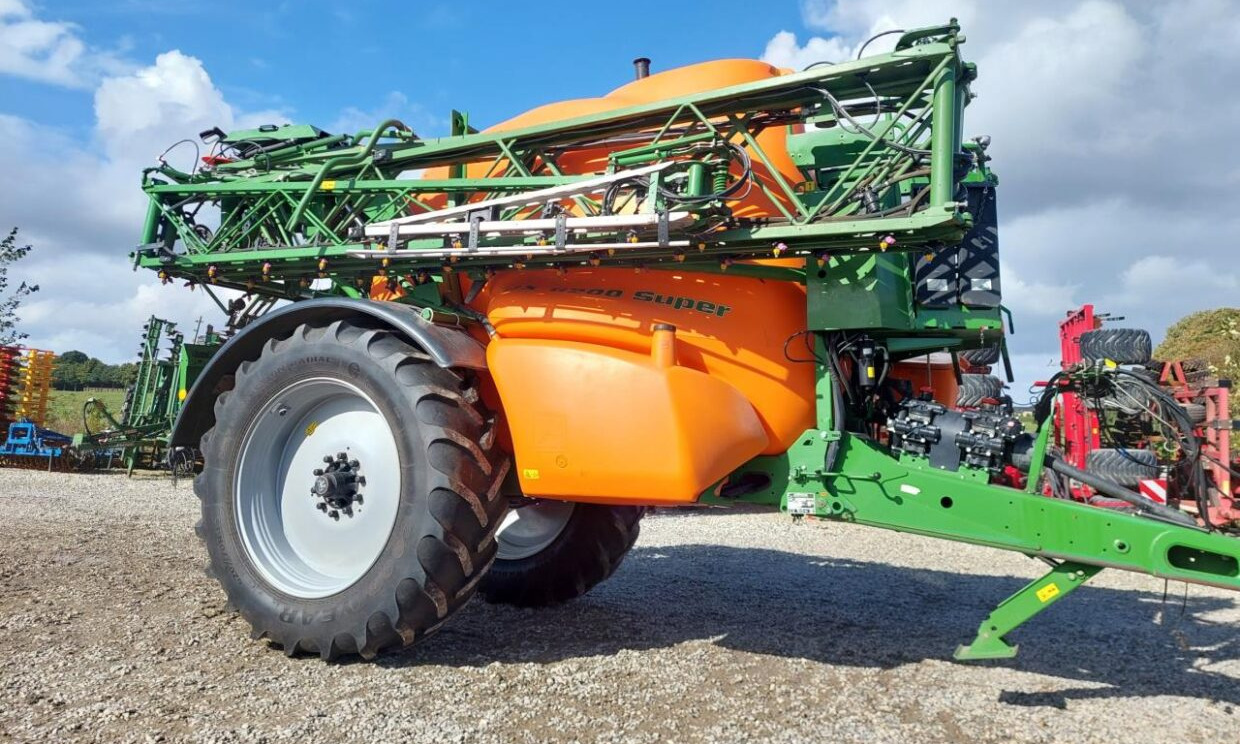 Amazone UX 6200 Super 36-24m med GPS - آلة الرش المقطورة: صور 1 Amazone UX 6200 Super 36-24m med GPS - آلة الرش المقطورة: صور 1