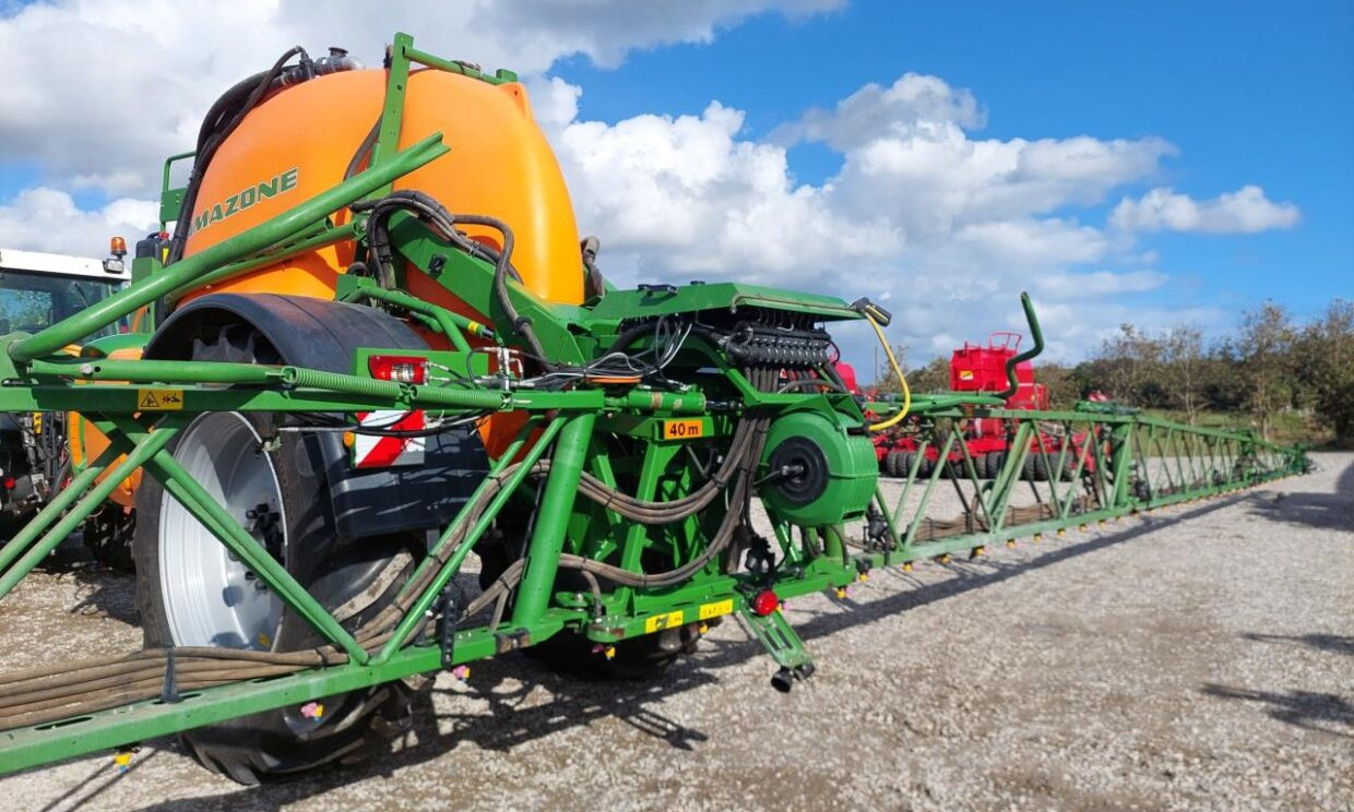 آلة الرش المقطورة Amazone UX 6200 Super 36-24m med GPS: صور 9 آلة الرش المقطورة Amazone UX 6200 Super 36-24m med GPS: صور 9