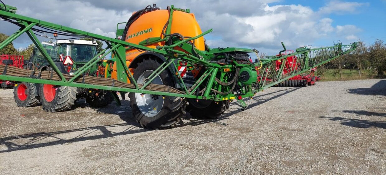 آلة الرش المقطورة Amazone UX 6200 Super 36-24m med GPS: صور 10 آلة الرش المقطورة Amazone UX 6200 Super 36-24m med GPS: صور 10