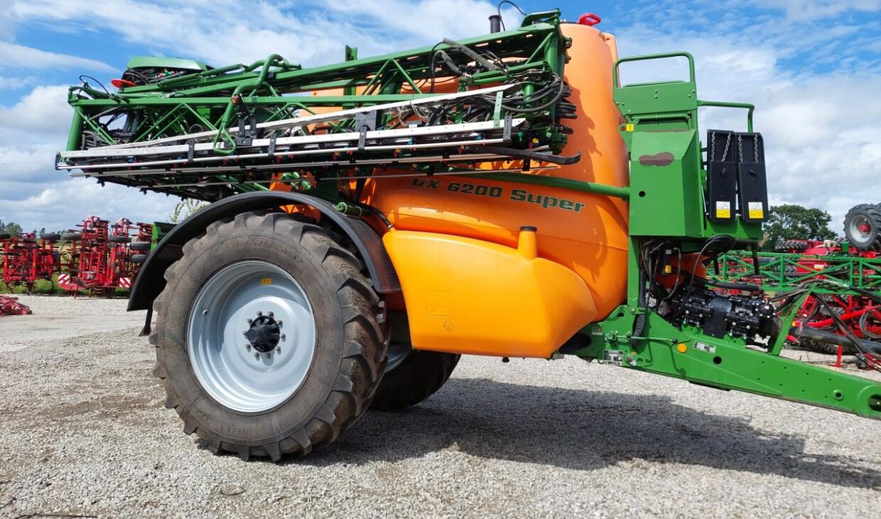 Amazone UX 6200 Super- 36m m GPS - آلة الرش المقطورة: صور 1 Amazone UX 6200 Super- 36m m GPS - آلة الرش المقطورة: صور 1