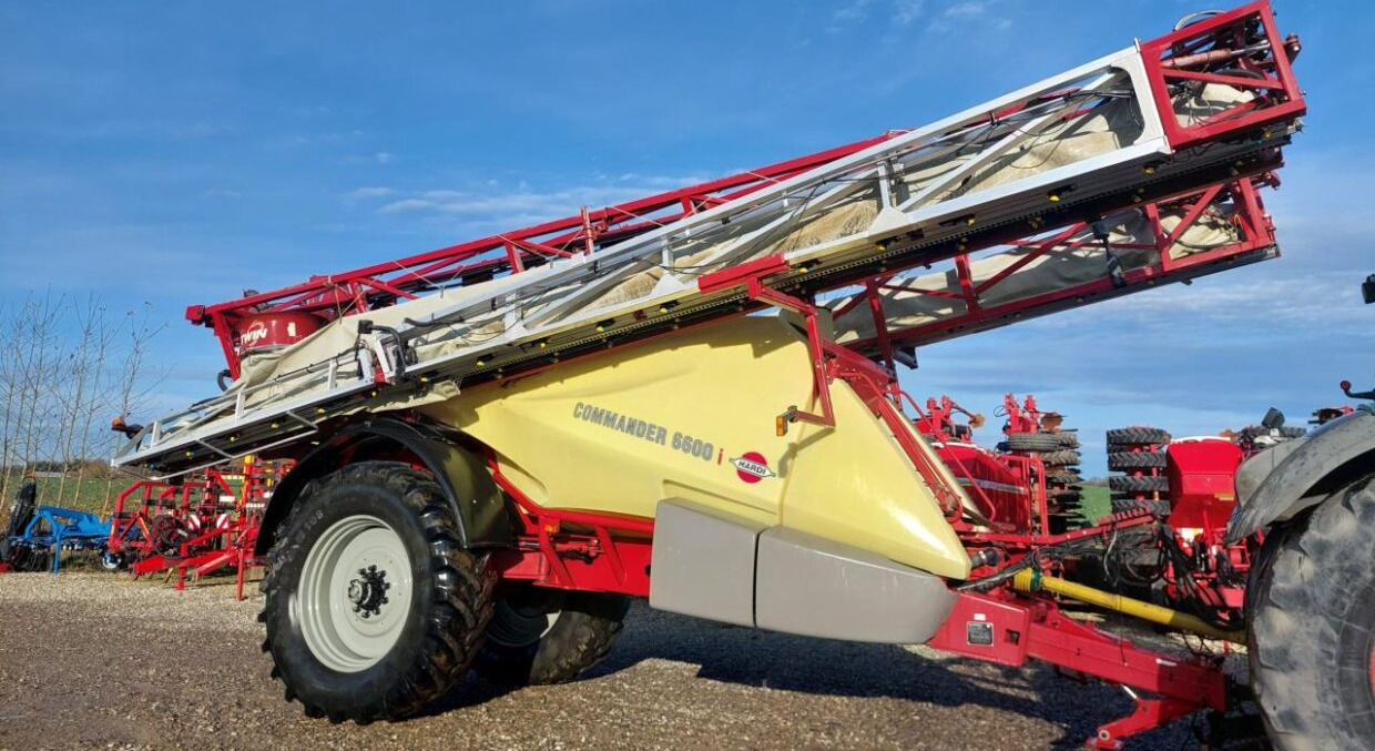 Hardi Commander 6600i - 36m Twin - آلة الرش المقطورة: صور 1 Hardi Commander 6600i - 36m Twin - آلة الرش المقطورة: صور 1