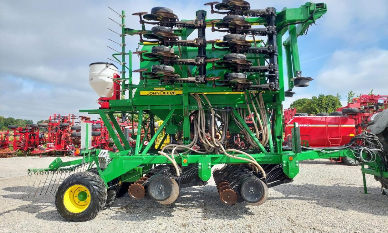 John Deere 750 A - معدات بذار: صور 1 John Deere 750 A - معدات بذار: صور 1