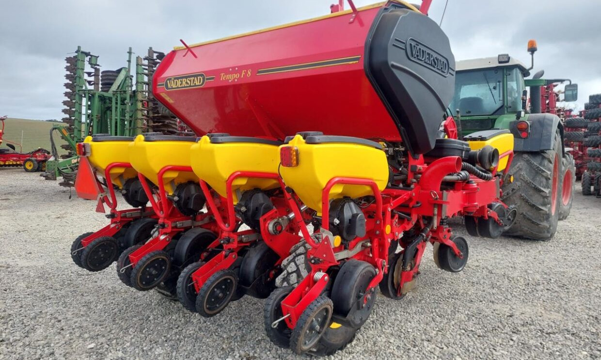 Väderstad Tempo 8 F med E-service - وضع البذور فى خطوط: صور 2 Väderstad Tempo 8 F med E-service - وضع البذور فى خطوط: صور 2