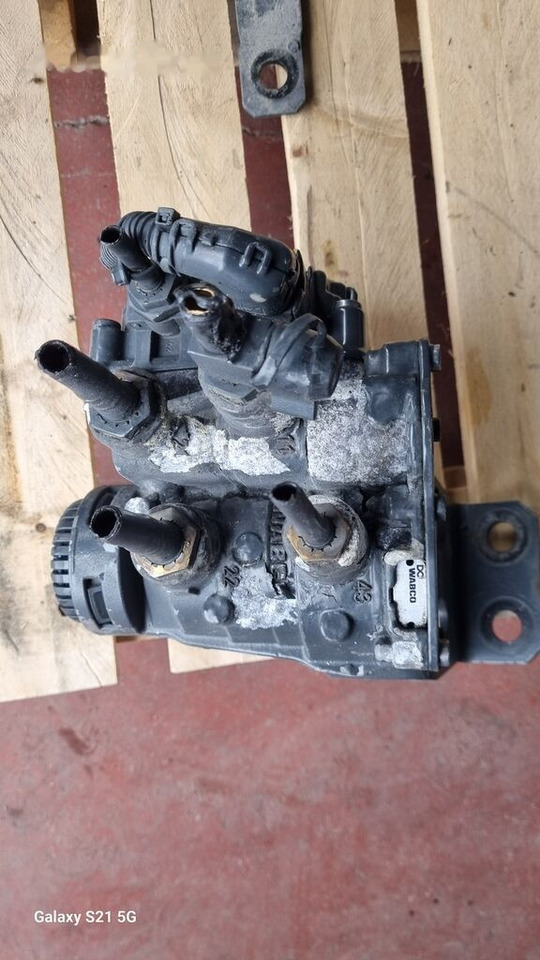 Knorr-Bremse AIR DRYER Mercedes-Benz ACTROS MP4 - صمام الفرامل - شاحنة: صور 4 Knorr-Bremse AIR DRYER Mercedes-Benz ACTROS MP4 - صمام الفرامل - شاحنة: صور 4