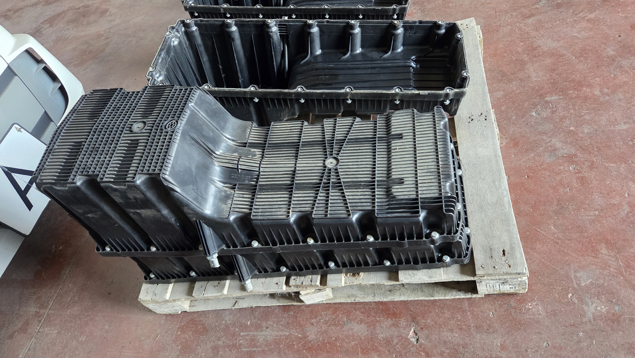 MERCEDES-BENZ ACTROS MP4 A4700105513 - حوض الزيت: صور 2 MERCEDES-BENZ ACTROS MP4 A4700105513 - حوض الزيت: صور 2