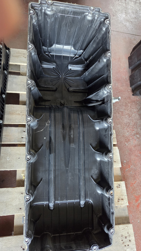 MERCEDES-BENZ ACTROS MP4 A4700105513 - حوض الزيت: صور 4 MERCEDES-BENZ ACTROS MP4 A4700105513 - حوض الزيت: صور 4