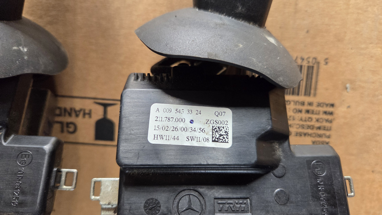 MERCEDES-BENZ ACTROS MP4 - مفتاح عمود التوجيه - شاحنة: صور 2 MERCEDES-BENZ ACTROS MP4 - مفتاح عمود التوجيه - شاحنة: صور 2