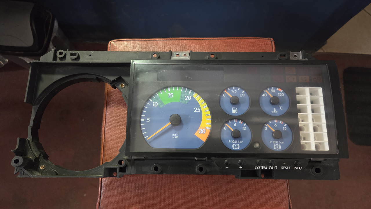 MERCEDES-BENZ INSTRUMENT PANEL MERCEDES ATEGO - لوحة القيادة - شاحنة: صور 5 MERCEDES-BENZ INSTRUMENT PANEL MERCEDES ATEGO - لوحة القيادة - شاحنة: صور 5
