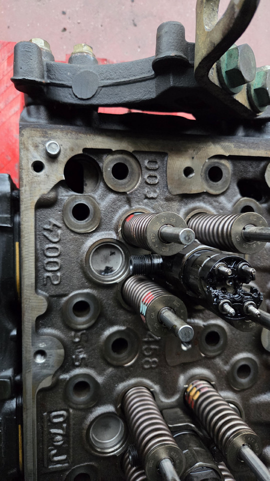 MERCEDES-BENZ OM 470 LA - اسطوانة رئيس - شاحنة: صور 3 MERCEDES-BENZ OM 470 LA - اسطوانة رئيس - شاحنة: صور 3