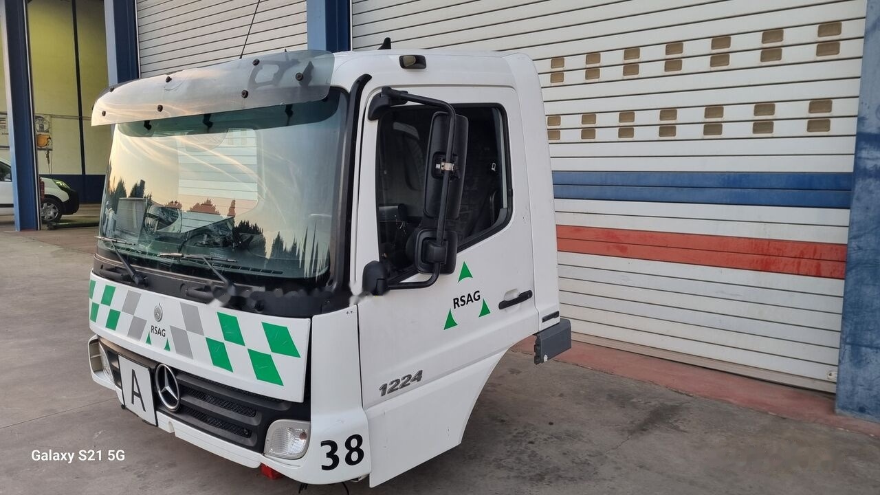 Mercedes-Benz MERCEDES ATEGO 2 A9736000020 Mercedes-Benz ATEGO 2 - الكبائن - شاحنة: صور 3 Mercedes-Benz MERCEDES ATEGO 2 A9736000020 Mercedes-Benz ATEGO 2 - الكبائن - شاحنة: صور 3