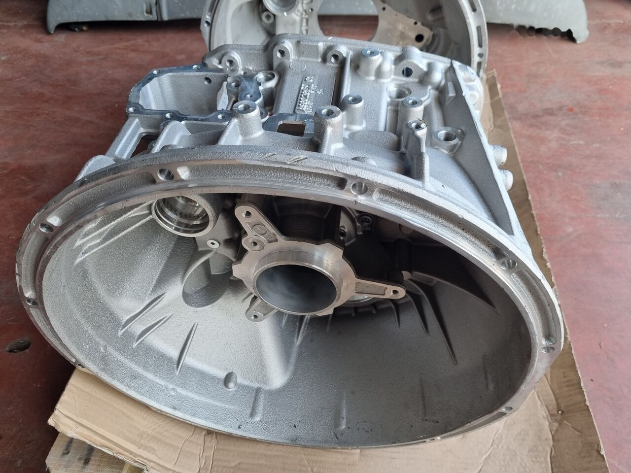 Mercedes-Benz TRANSMISSION HOUSING Mercedes-Benz ACTROS MP4 EURO 6 - علبة التروس - شاحنة: صور 1 Mercedes-Benz TRANSMISSION HOUSING Mercedes-Benz ACTROS MP4 EURO 6 - علبة التروس - شاحنة: صور 1