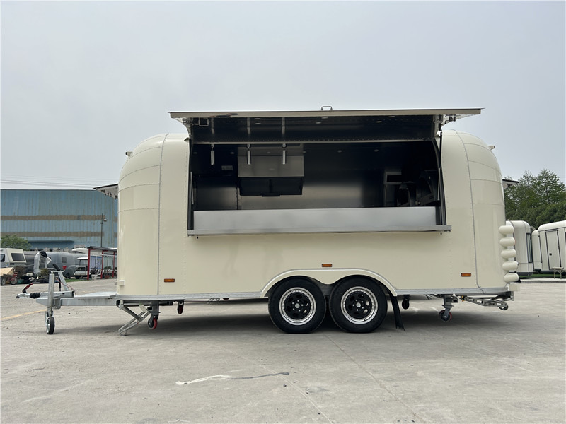 European Food Truck Pizza Food Truck, Smash Burger Foodtruck - عربة الطعام: صور 1 European Food Truck Pizza Food Truck, Smash Burger Foodtruck - عربة الطعام: صور 1