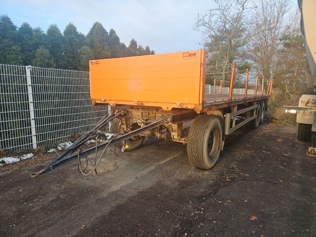 HKM L24/100E Plattformanhänger Rungen Blattfederung - مقطورات مسطحة: صور 1 HKM L24/100E Plattformanhänger Rungen Blattfederung - مقطورات مسطحة: صور 1