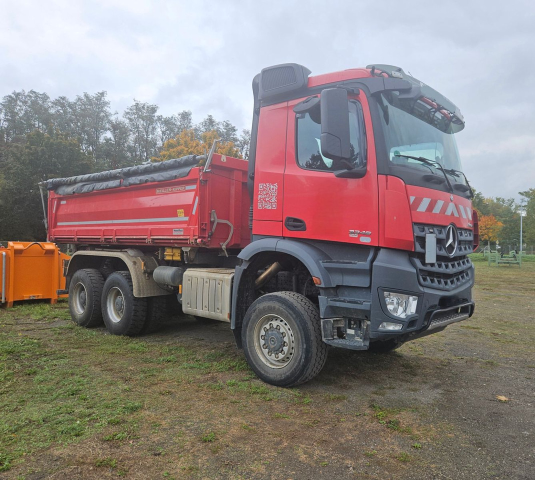 Mercedes-Benz Arocs 3346 6x6 Dreiseitenkipper mit Bordmatik - قلابات: صور 4 Mercedes-Benz Arocs 3346 6x6 Dreiseitenkipper mit Bordmatik - قلابات: صور 4