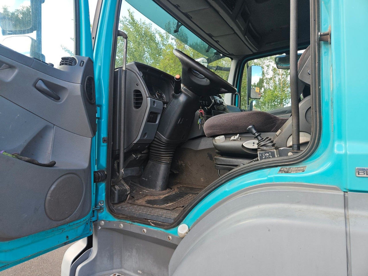 Mercedes-Benz Axor 1843 4x2 mit Kipphydraulik - شاحنة جرار: صور 5 Mercedes-Benz Axor 1843 4x2 mit Kipphydraulik - شاحنة جرار: صور 5